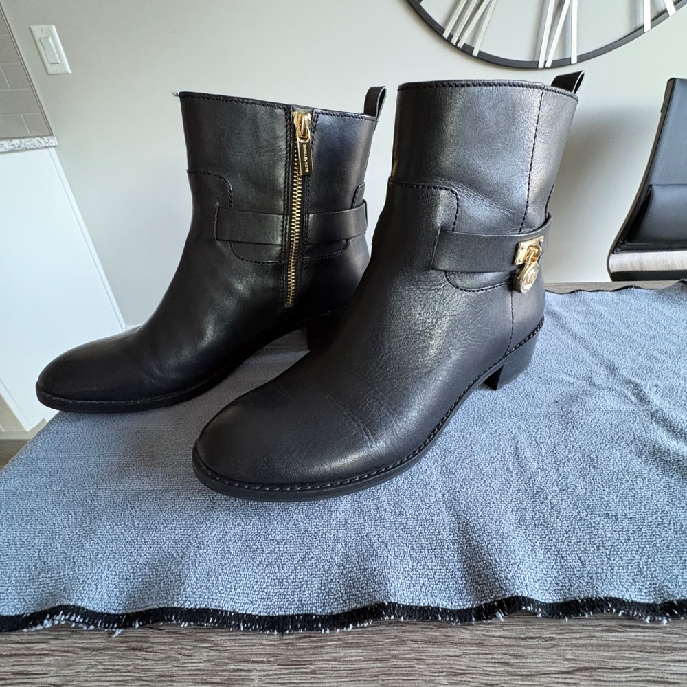 Michael Kors - Booties